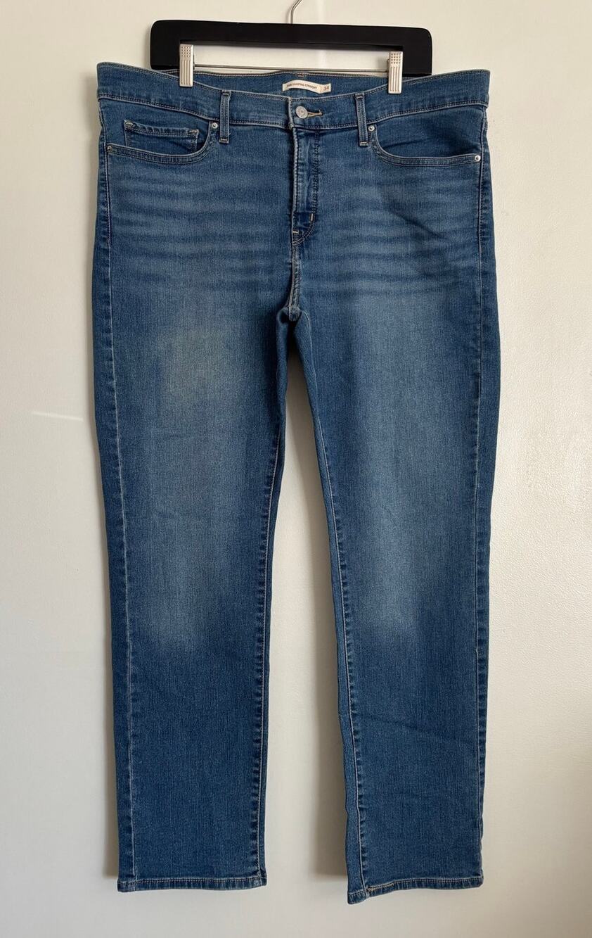 Mid Wash Women's Levi's 314 Shaping Straight Leg Jeans 34